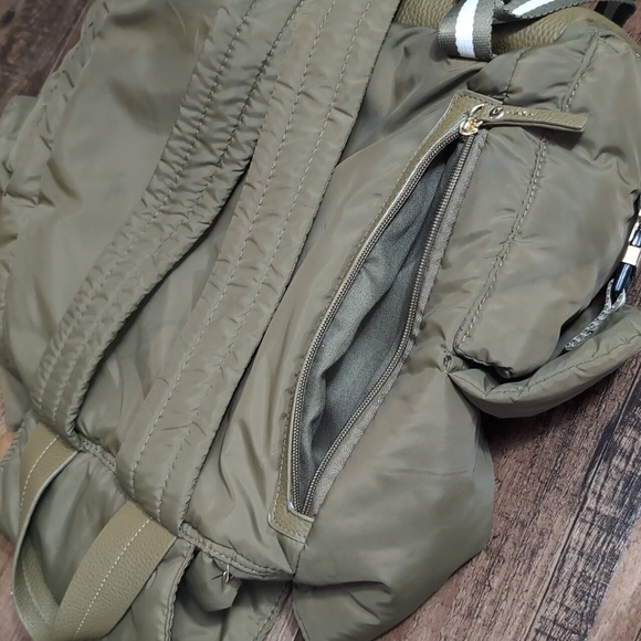 Tommy Bahama Puffer Backpack Olive Green - Picture 13 of 13